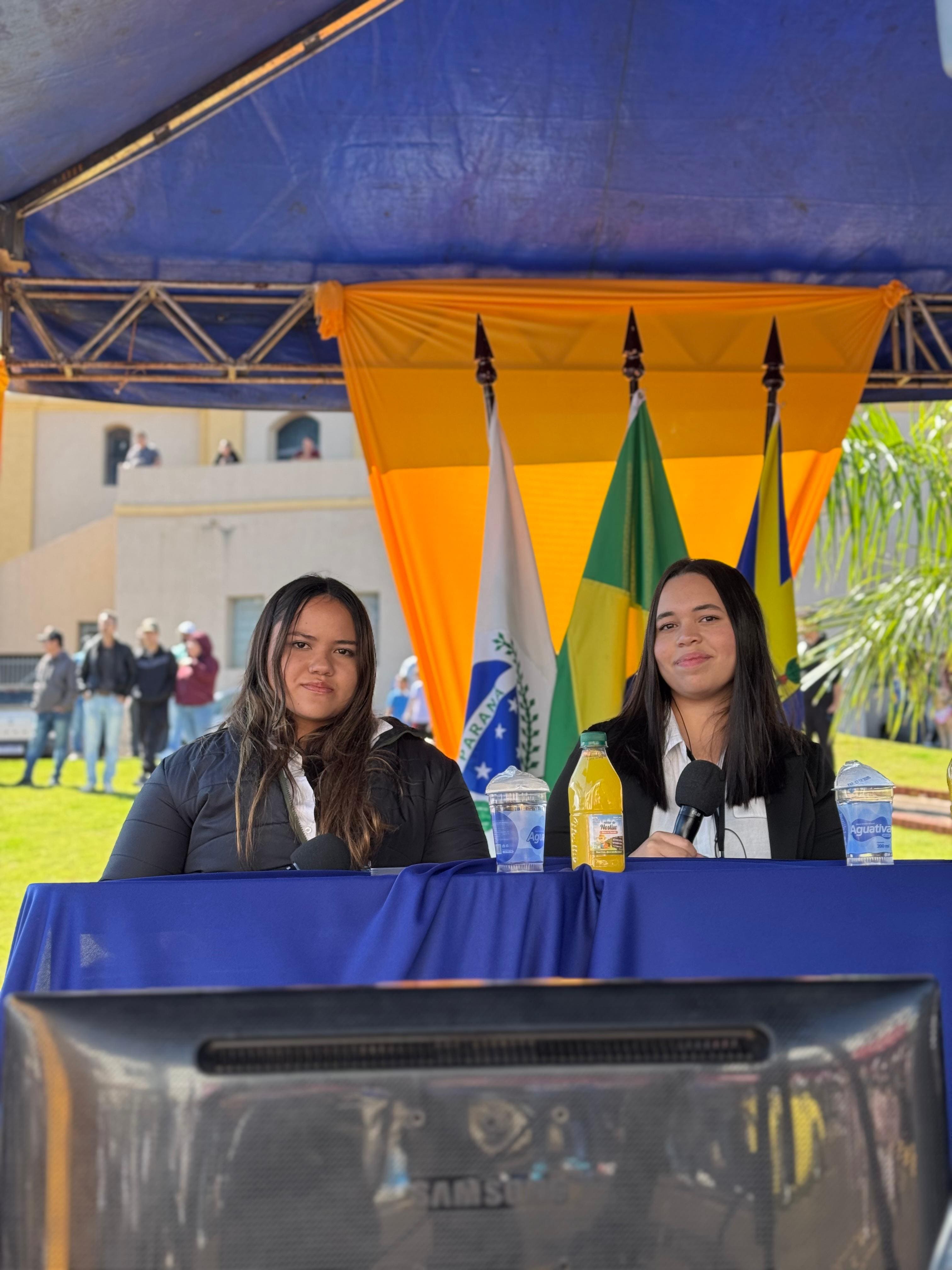 REPÓRTERES ENTRAM EM AÇÃO NO DESFILE DE 93 ANOS DE ASSAÍ COM COBERTURA COMPLETA