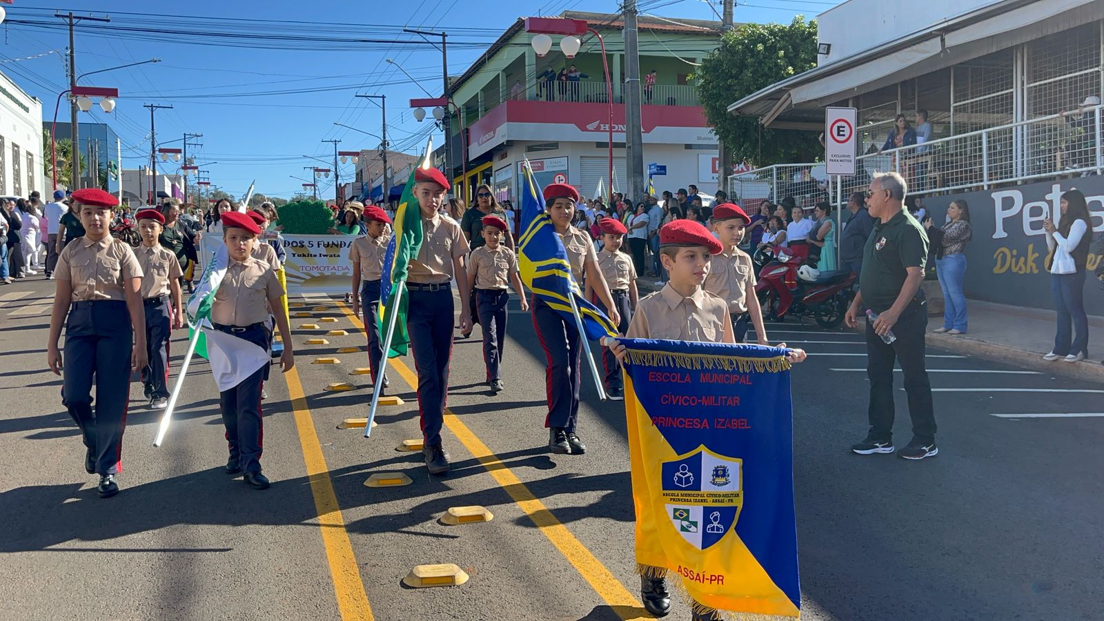 DESFILE DE 1º DE MAIO COMEMORA OS 93 ANOS DA CIDADE DE ASSAÍ COM HOMENAGENS, CULTURA E TRADIÇÕES!