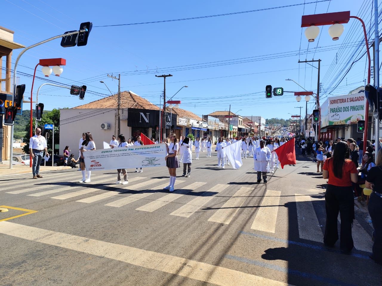 DESFILE DE 1º DE MAIO COMEMORA OS 93 ANOS DA CIDADE DE ASSAÍ COM HOMENAGENS, CULTURA E TRADIÇÕES!
